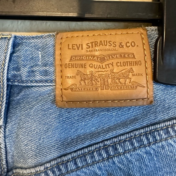 Levi’s Ribcage Denim Shorts - Picture 3 of 7